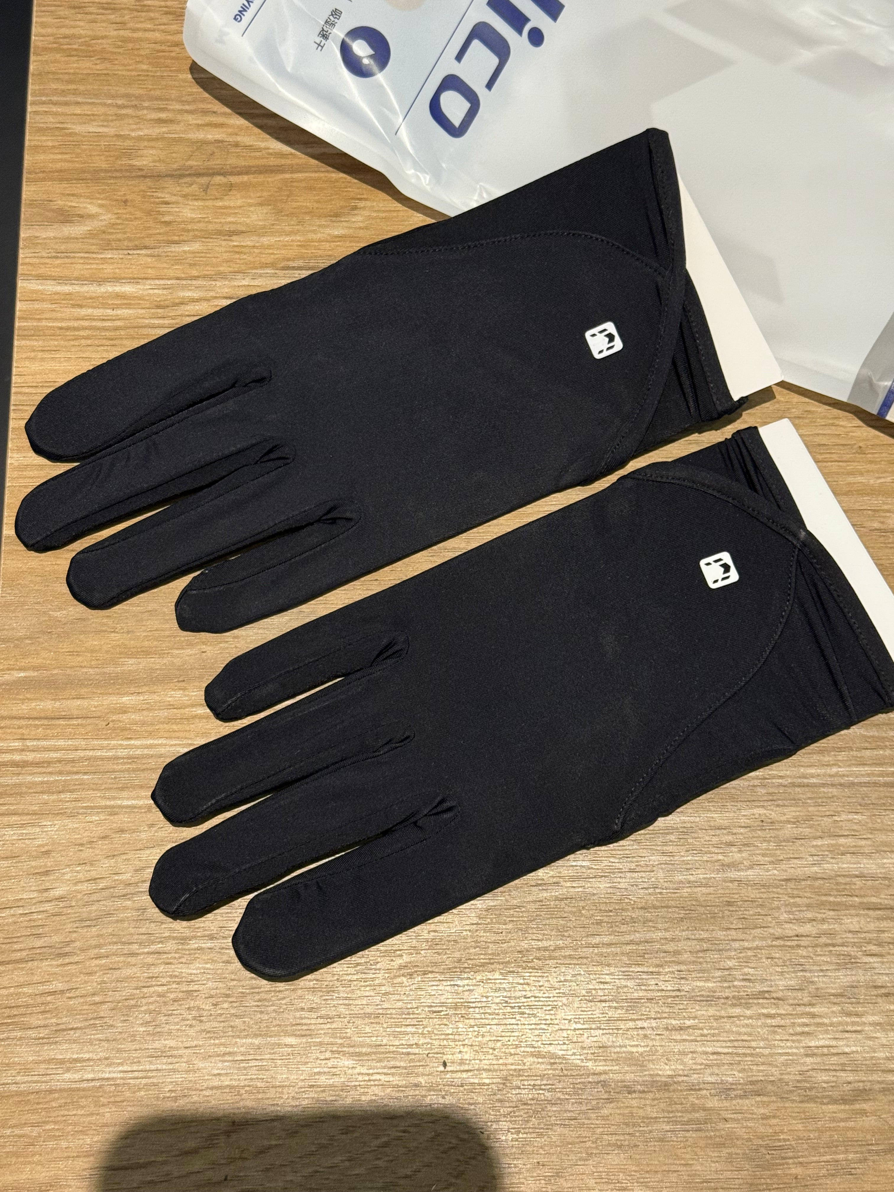 Ezza’s SunKissed Elegance — Lightweight Ice Silk Sunscreen Gloves for Beautiful Hands
