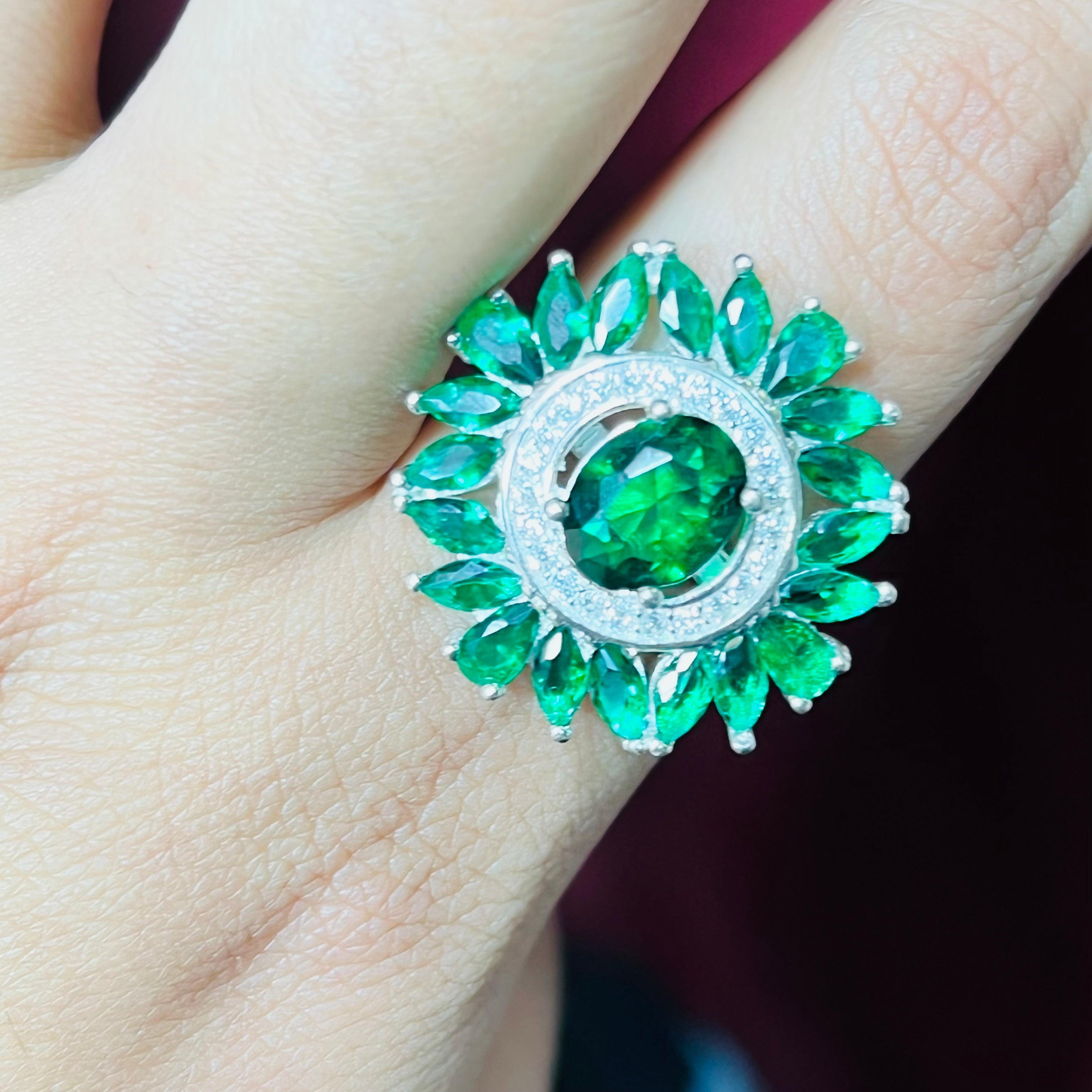 Magnificent Rich green emerald silver ring s925