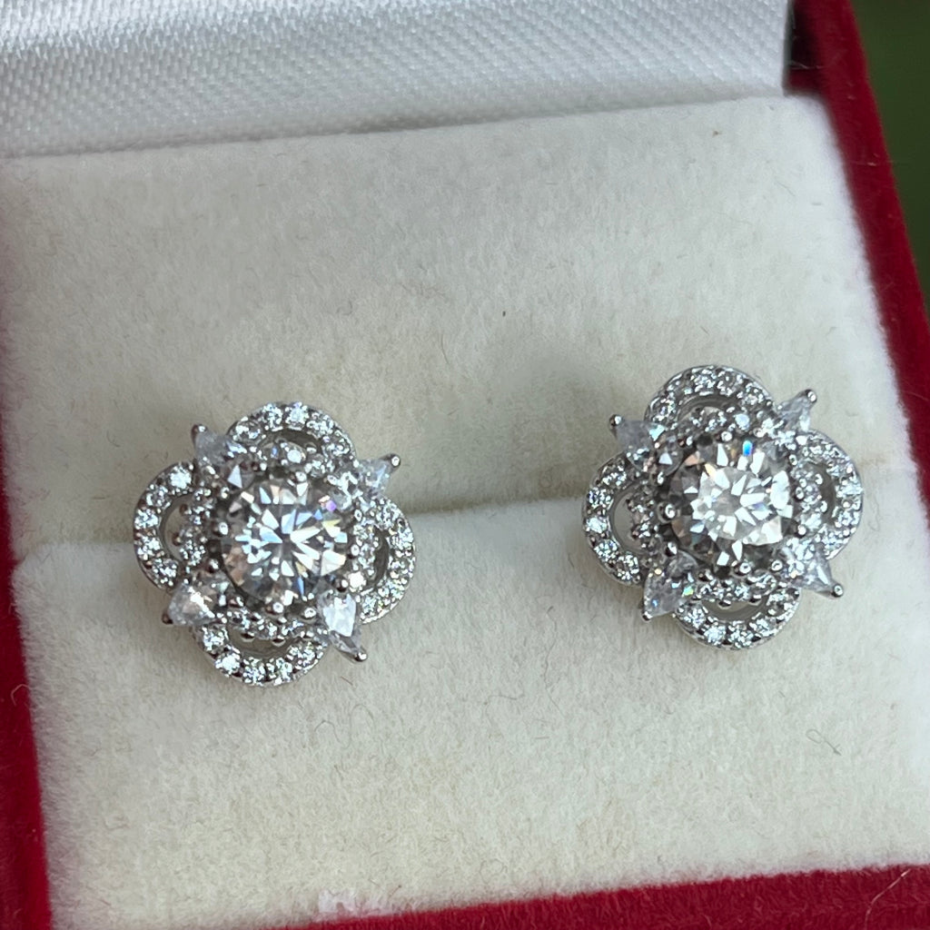 Clover 🍀 moissanite earstuds (FINE silver s925) certified