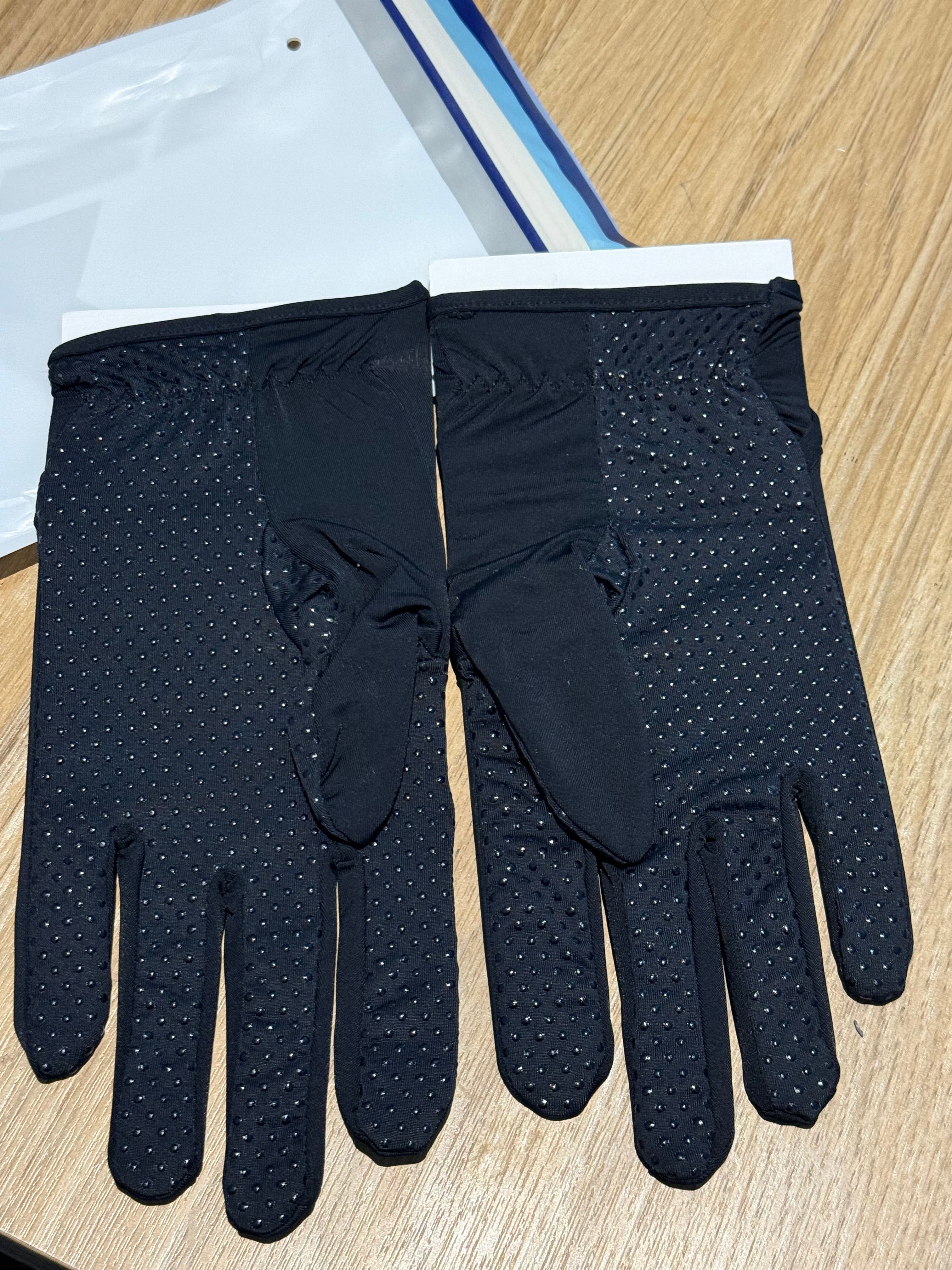 Ezza’s SunKissed Elegance — Lightweight Ice Silk Sunscreen Gloves for Beautiful Hands