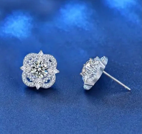 Clover 🍀 moissanite earstuds (FINE silver s925) certified