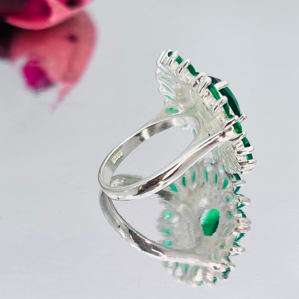 Magnificent Rich green emerald silver ring s925